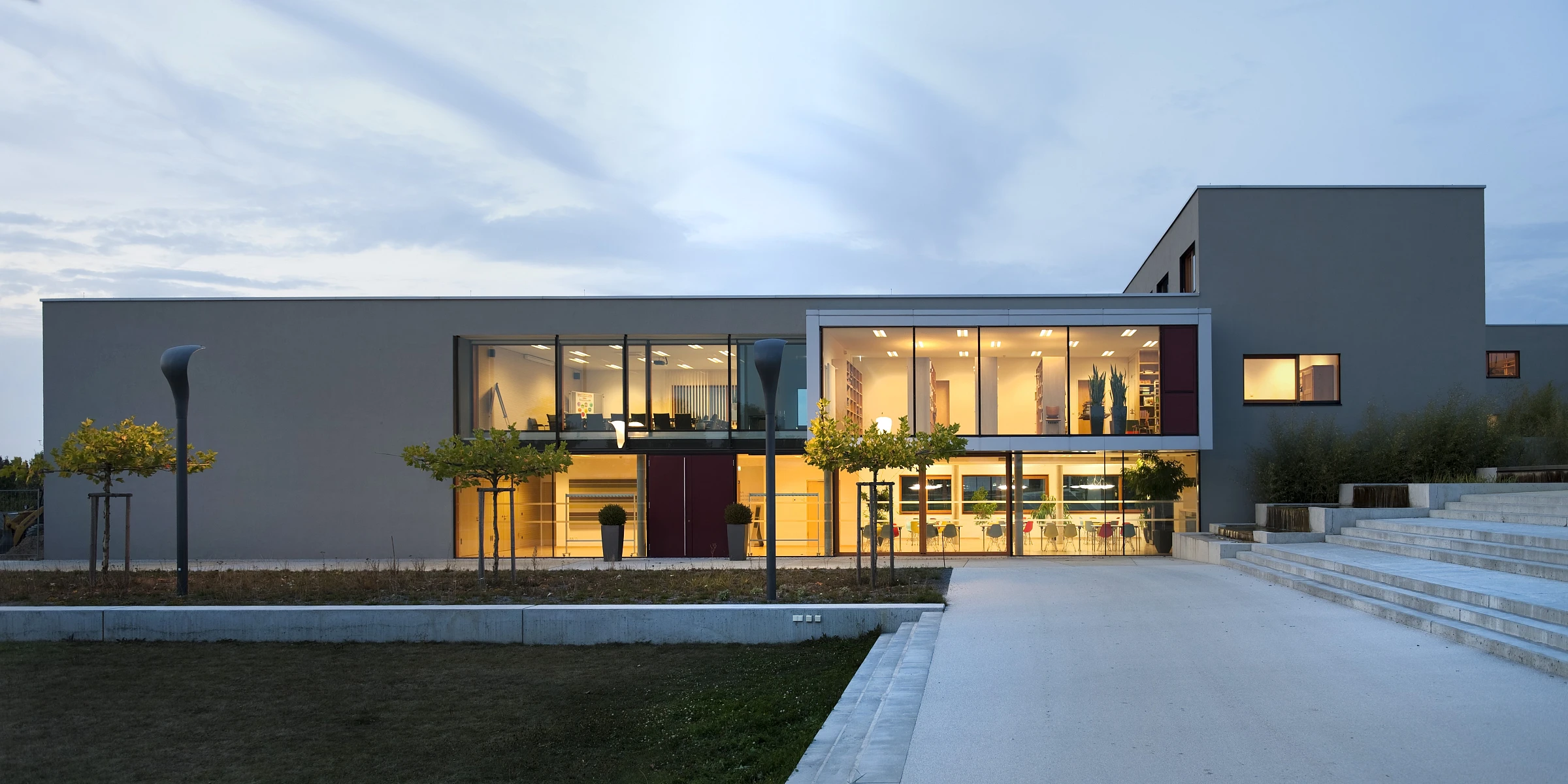 Fassadenansicht, Glasfassade, offene Treppenanlage