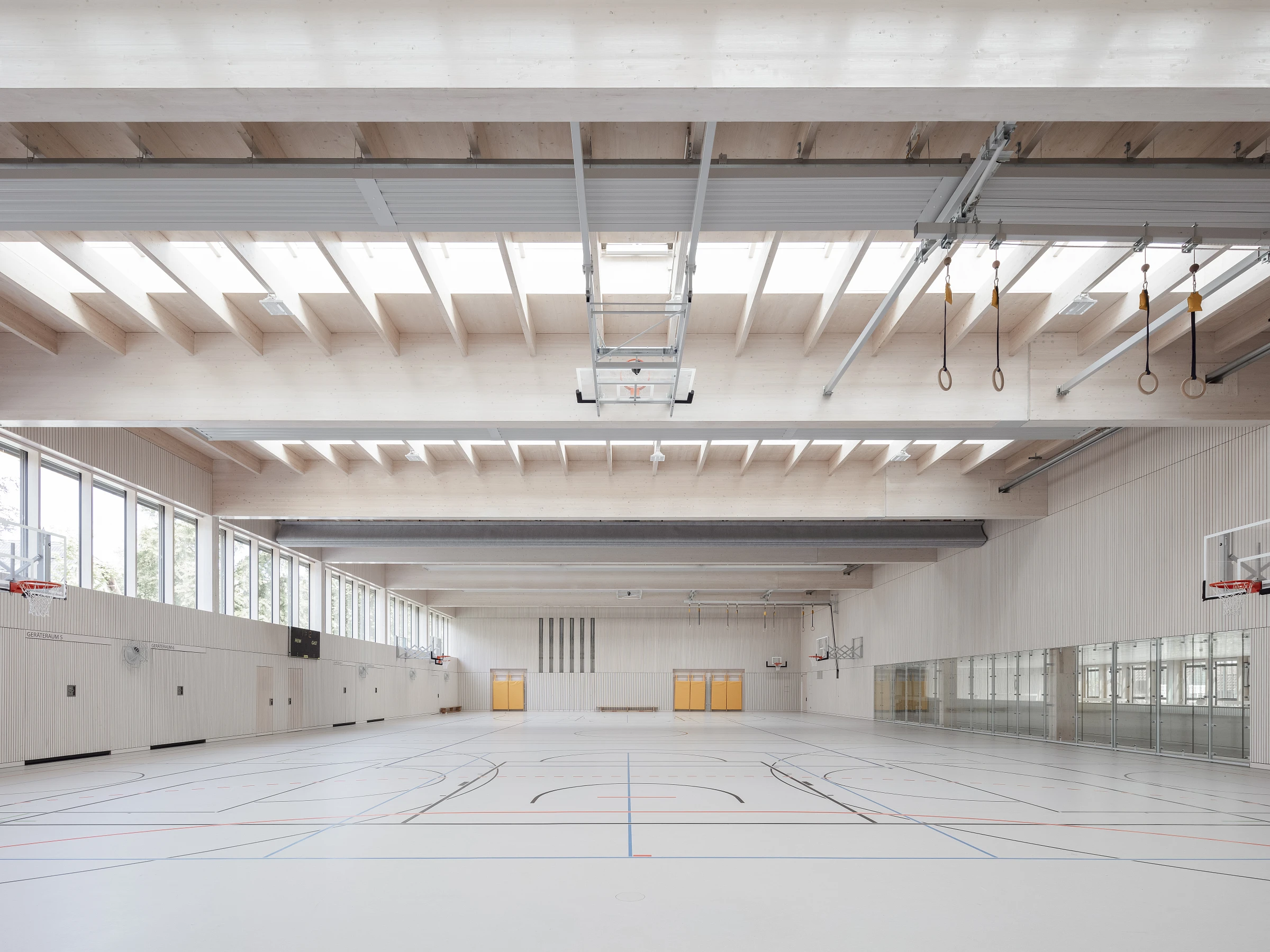 Innenansicht Hallenbereich der Sporthalle