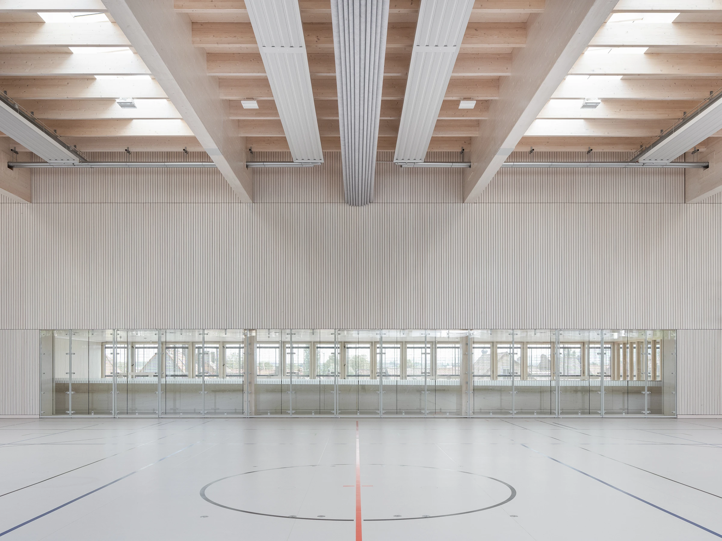 Innenansicht Hallenbereich der Sporthalle