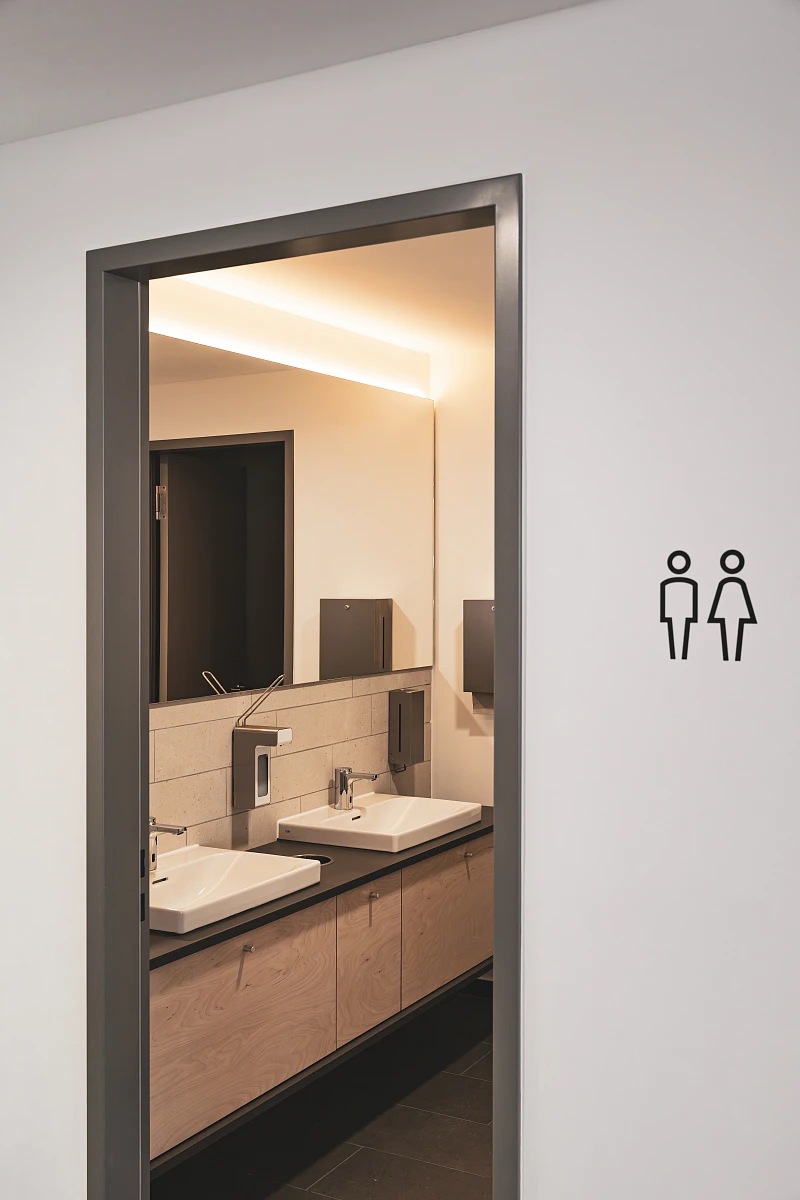 Innenansicht Foyerbereich in der Dreifachsporthalle