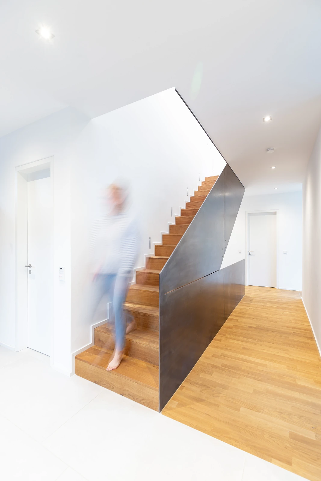 Innenansicht Flur Einfamilienhaus natürliche Oberflächen