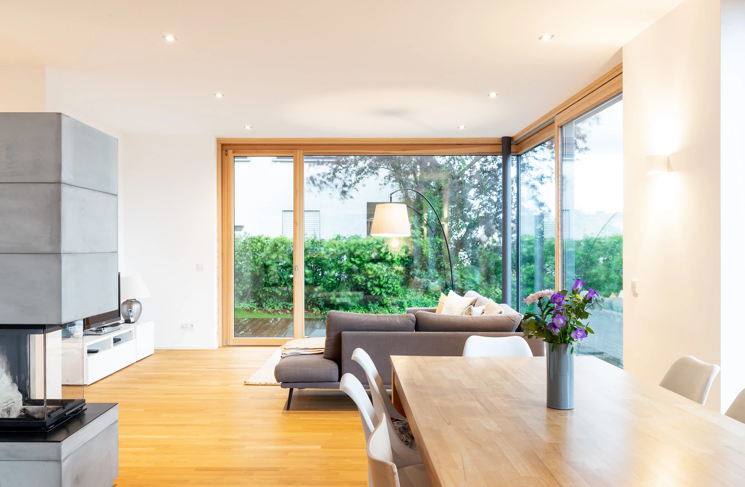 Innenansicht Flur Einfamilienhaus natürliche Oberflächen