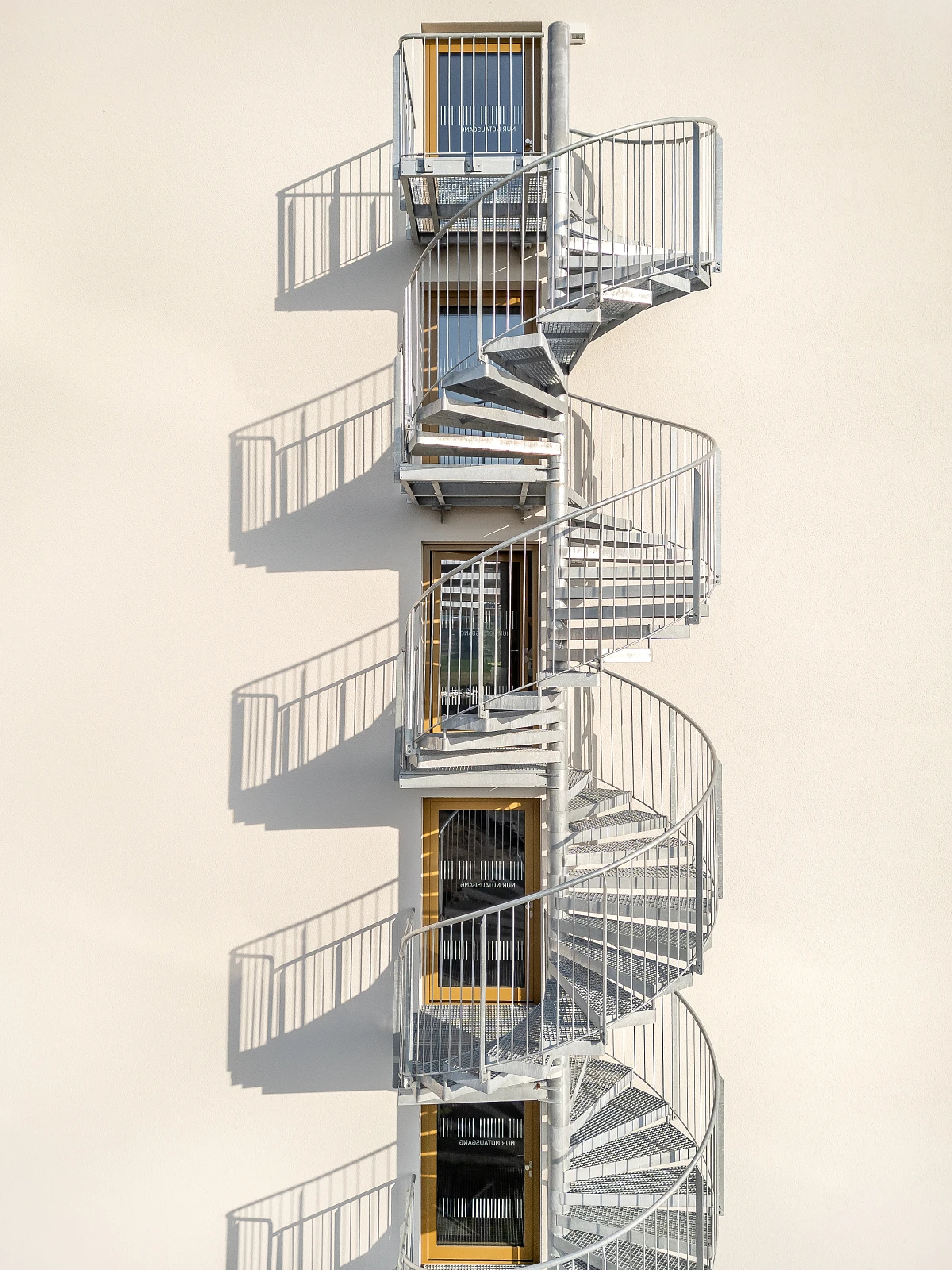 Studierendenwohnheim mit außenliegender Treppe