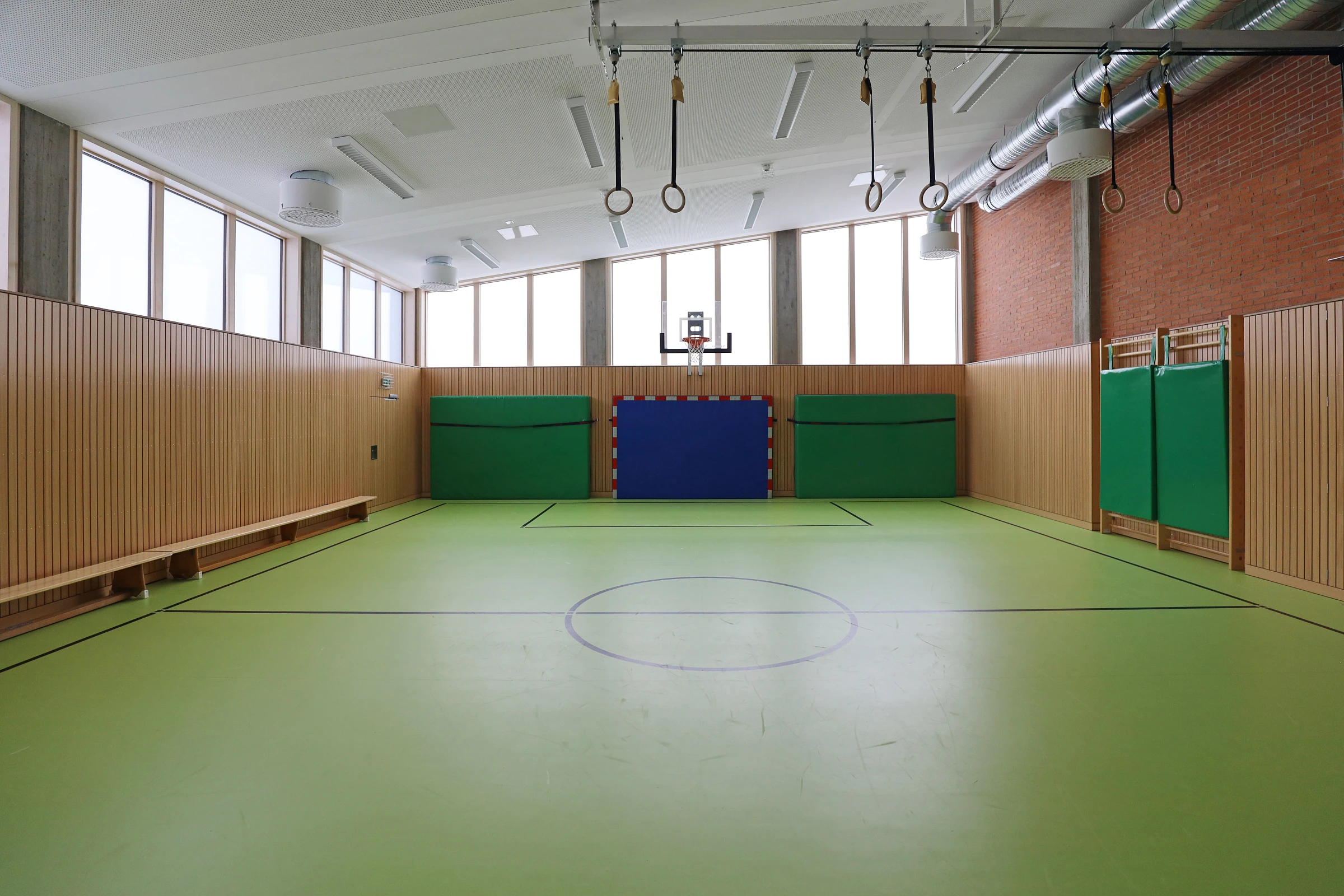 Innenansicht Sporthalle sanierte Grundschule