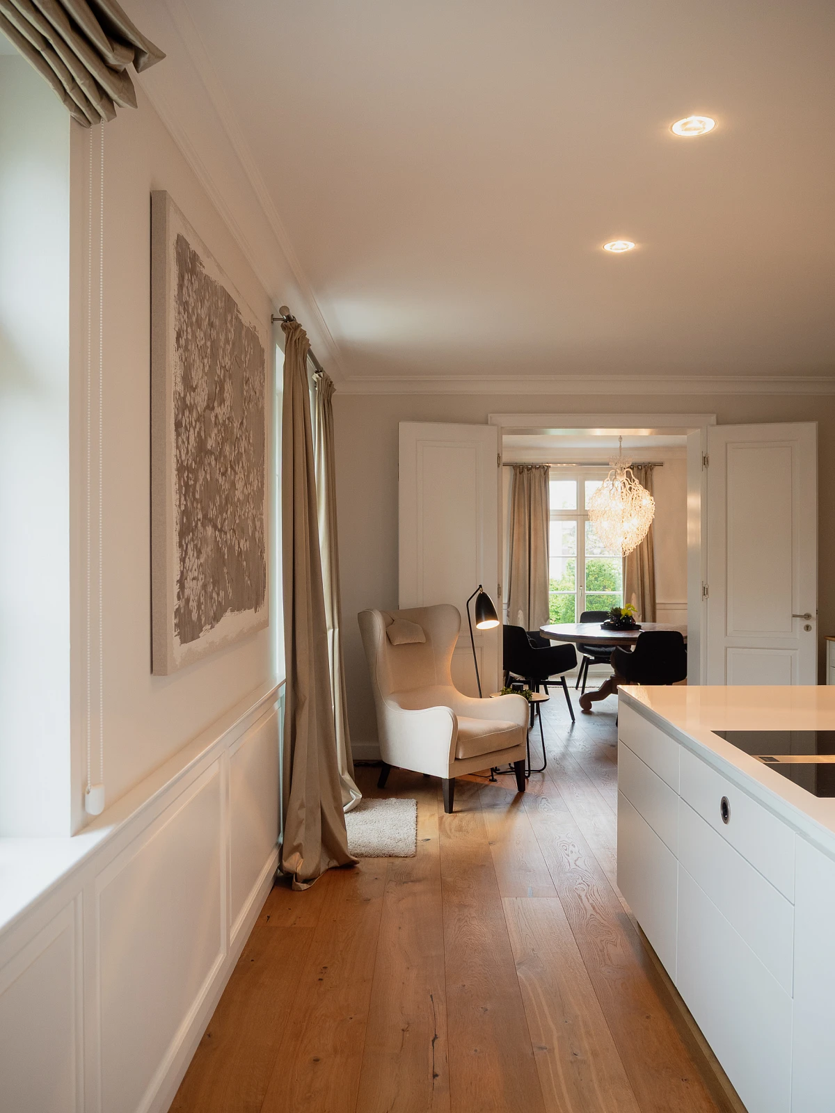 Innenbereich sanierte Gründerzeitvilla mit Holzböden großen Türen