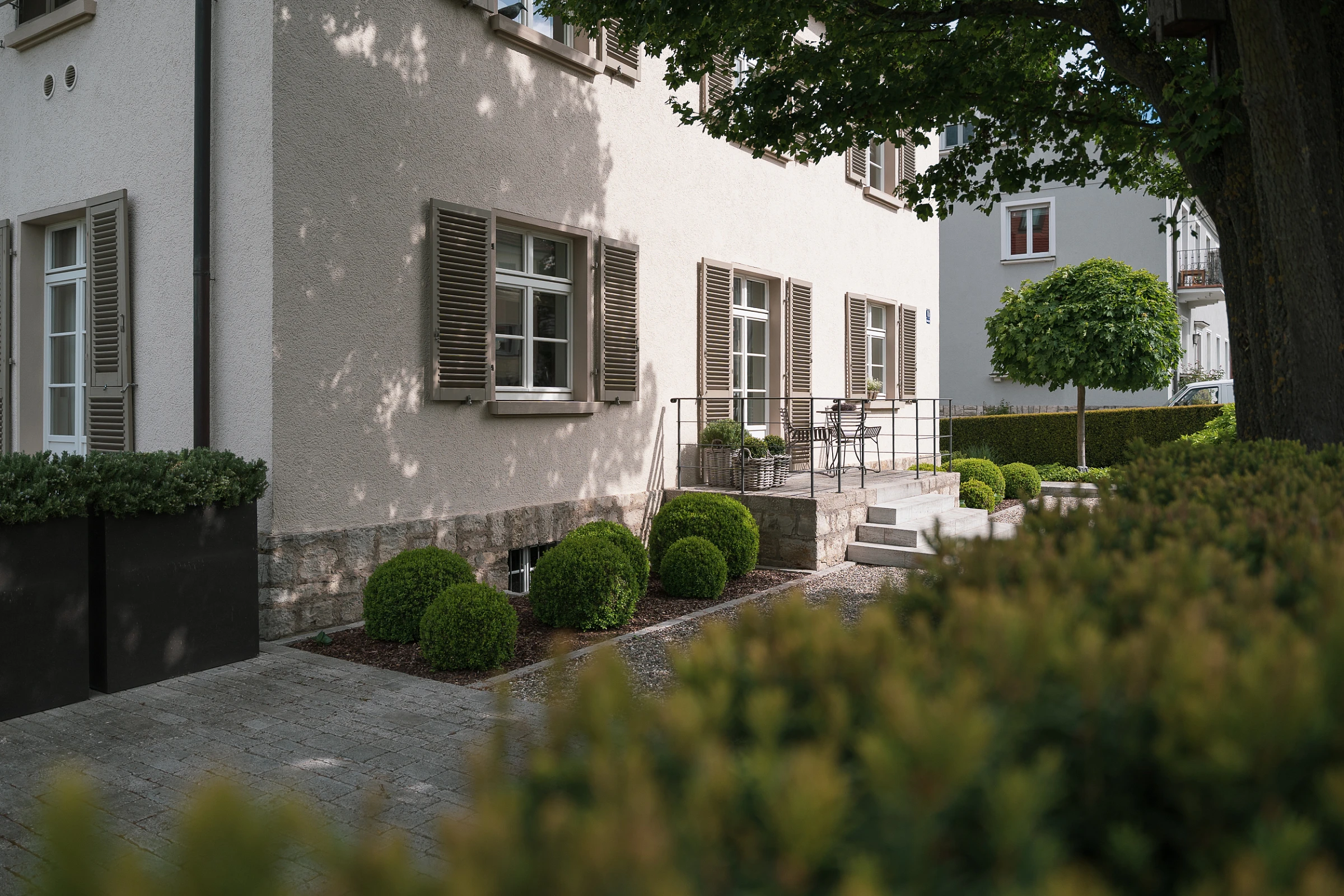 Außenansicht einer sanierten Innenstadtvilla