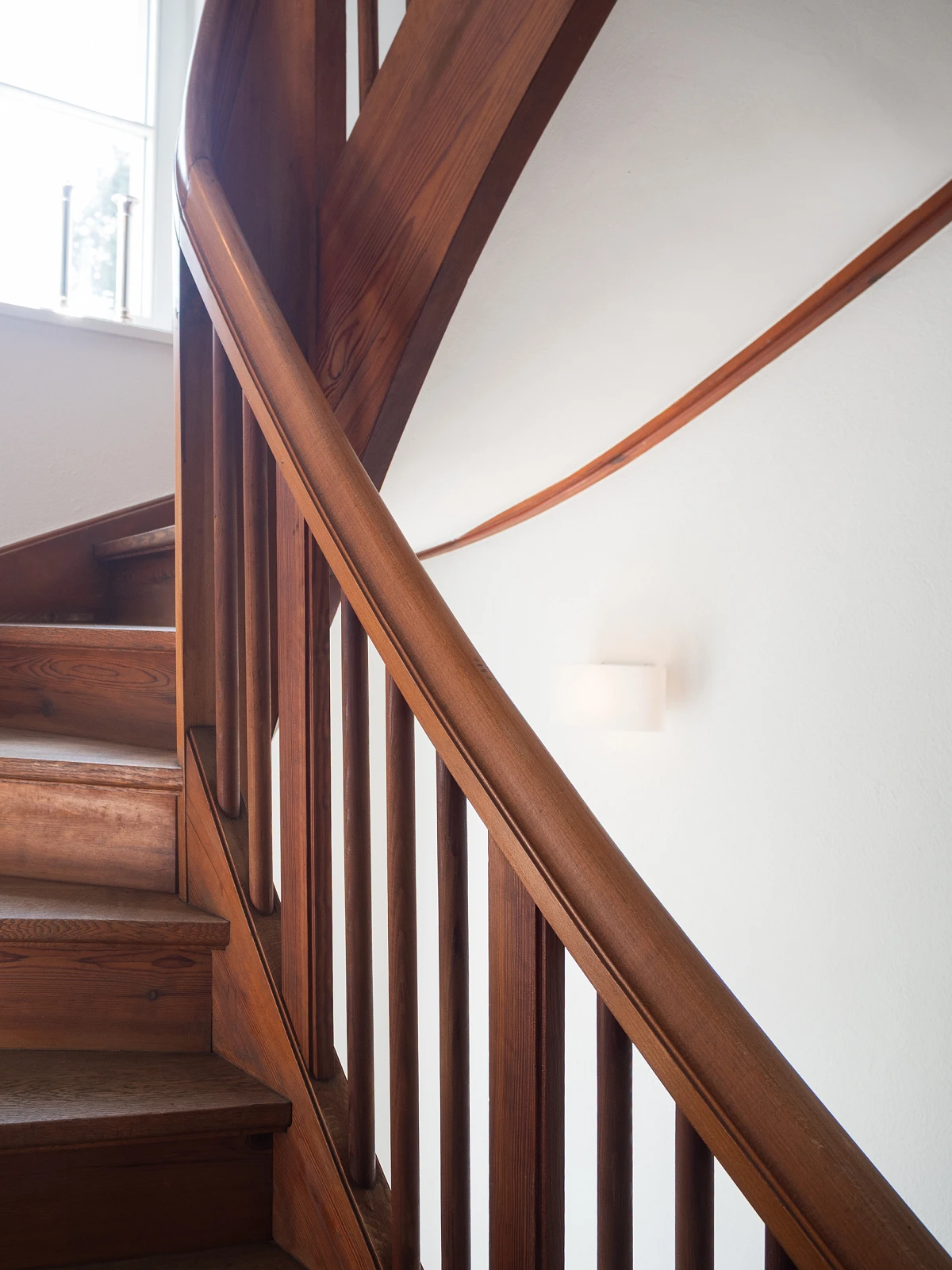 Innenansicht Treppe einer sanierten Gründerzeitvilla