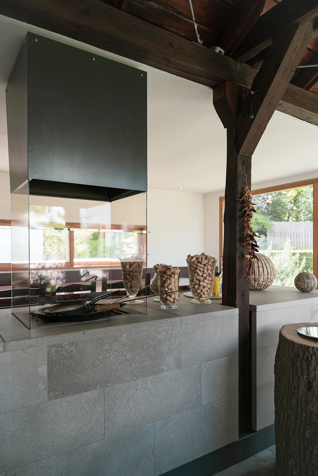 Gründerzeitvilla nach Sanierung mit saniertem Gartenhaus