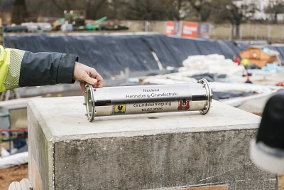 Zeitkaspel für den Grundstein der Henneberg-Schule